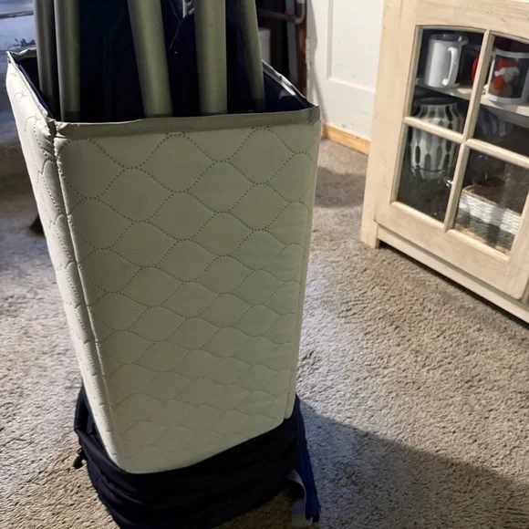 Nuna Pack and Play Travel Crib w/ Mattress & Carry Bag – Navy – Clean - Picture 6 of 9